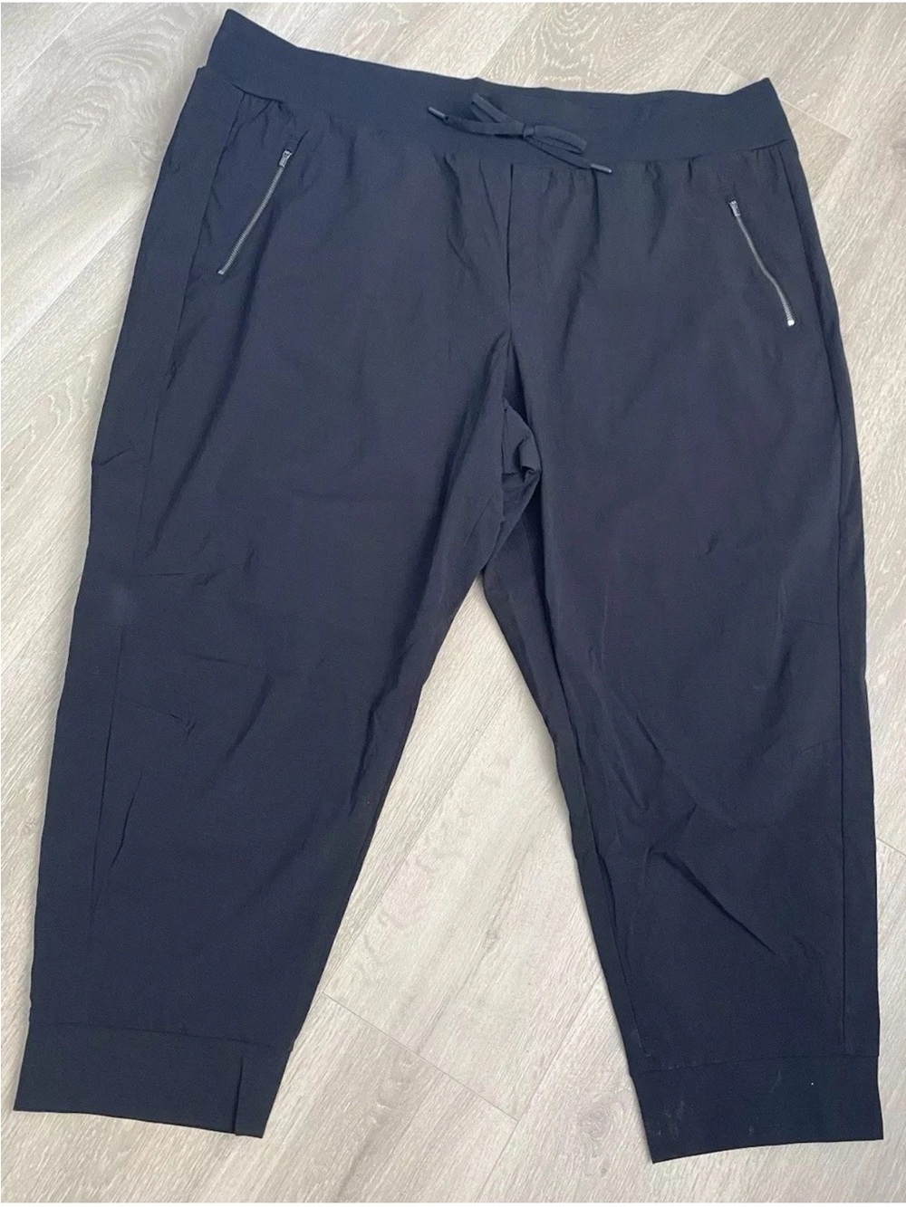 Athleta Trekkie North Jogger Black  Pants with Zip Pockets Size 26 NWOT